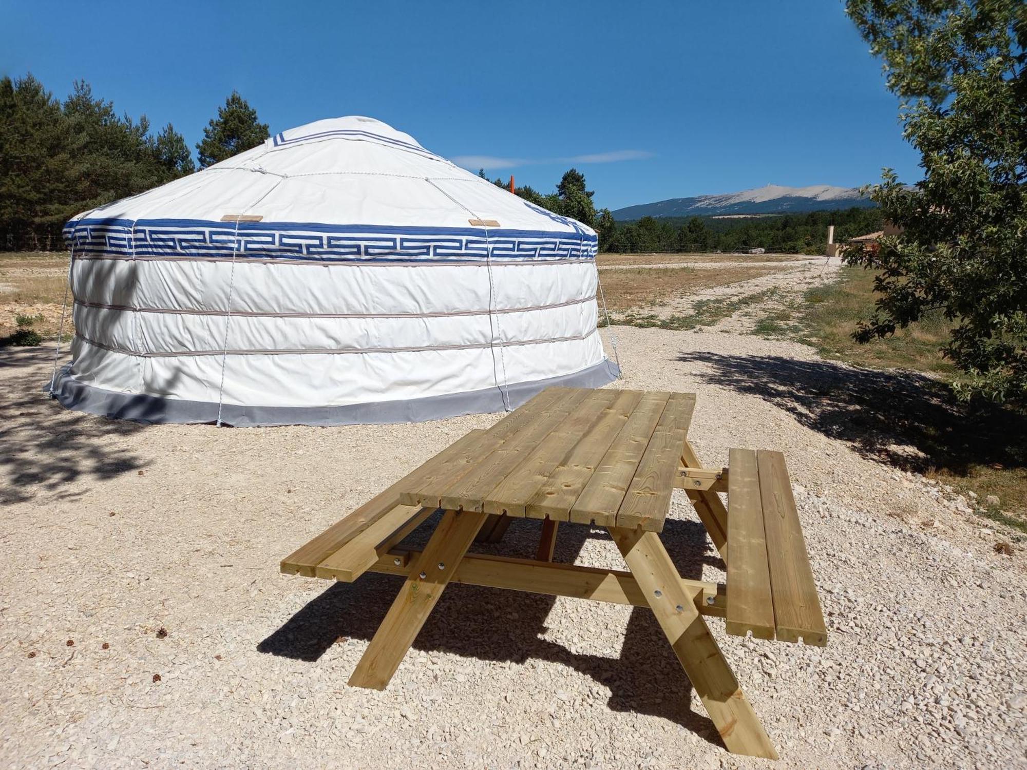 A Ventoux Yourte Monieux Экстерьер фото